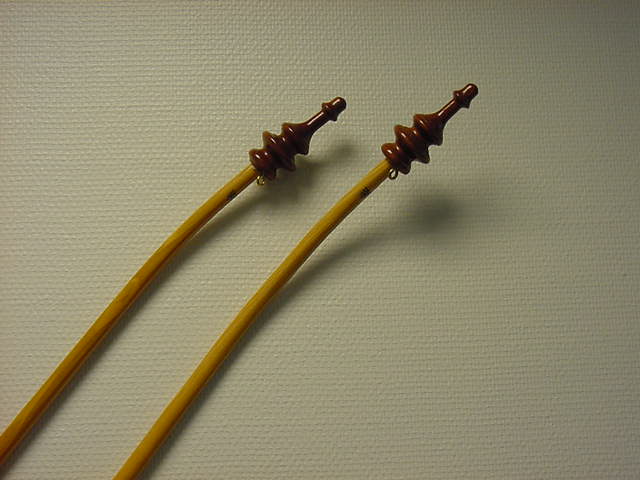 Vlaggenstok essen 125cm gebogen met sierknop