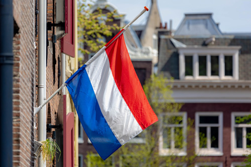 Nederlandse vlag halfstok