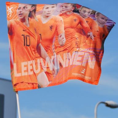 Officiele KNVB Oranje Leeuwinnen zwaaivlag 50x65cm