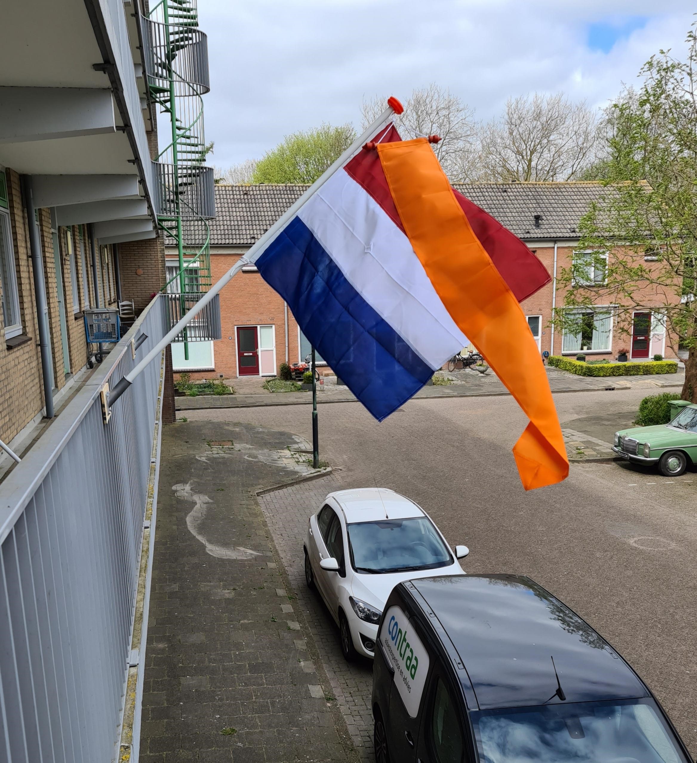 Nederlandse vlag met oranje wimpel